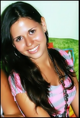 18 anos.Recifense.Simplesmente eu.
“Estou sempre alegre e essa é a melhor maneira de resolver os problemas da vida.”