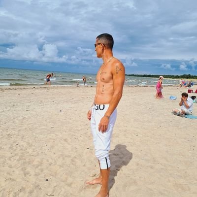 Founder. Selfmade💰💵
Hardworker 💯 Go Get It. Fightfan👊. 🇸🇪🇰🇷