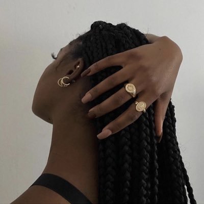 drowninbooks's profile picture. cr: addie larue