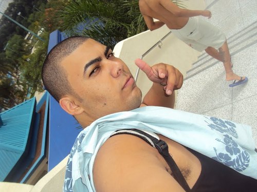 Corinthiano,apaixonado por musica e futebol..........
Quer saber mais??? FOLLOW ME