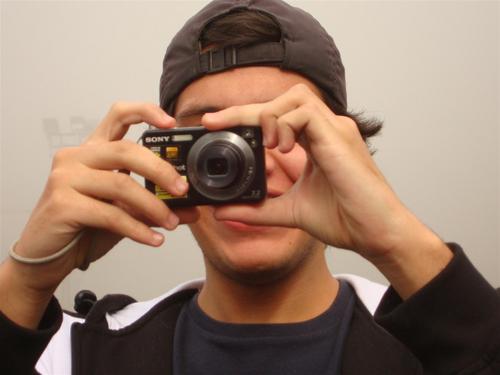Estudante de Engenharia. Amante de Televisão. Baladeiro de Plantão. Viciado em Sexo. 20 anos.Fã de Bone Adiddas e Bebum nas horas vagas! =P