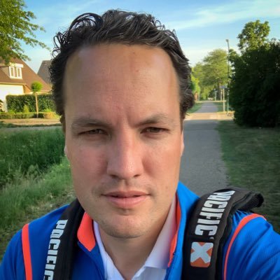 Business & IT • works in digital education • proud father of 3 boys • tennis • tweets in NL and EN