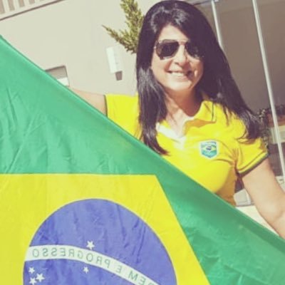 Conservadora e cristã!quero meu país livre de corrupção!Quero liberdade p meus netos!