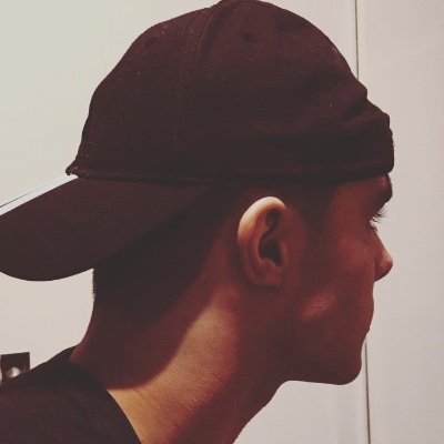 Stremear en twitch :https://t.co/x32ikB0w4r
Jugador de FIFA 22