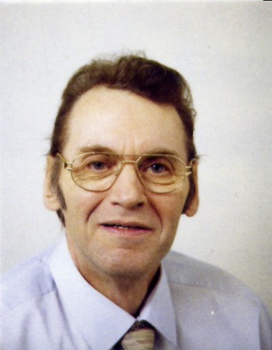 homme 56ans pas compliqué facile a vivre des fois seul des fois pas........ bisexuel attend propositions kisses. adepte de strapon