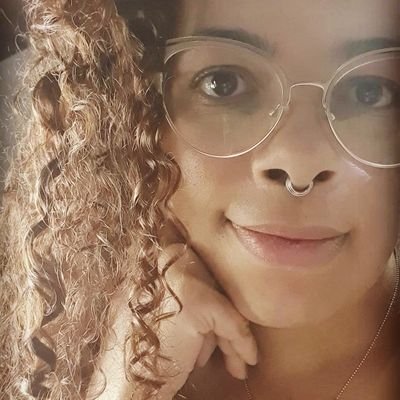 Eu sou a Personificação do paradoxo e, ainda assim, uma pessoa fácil de se lidar. =D