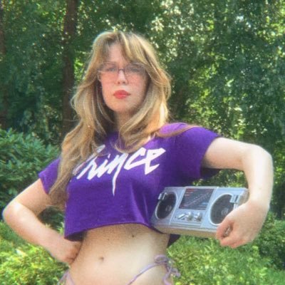 silly retro synth girl . ig | twitch | tt : maybeitsray