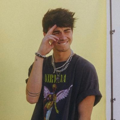 outermaraiss's profile picture. to na @outerbesson