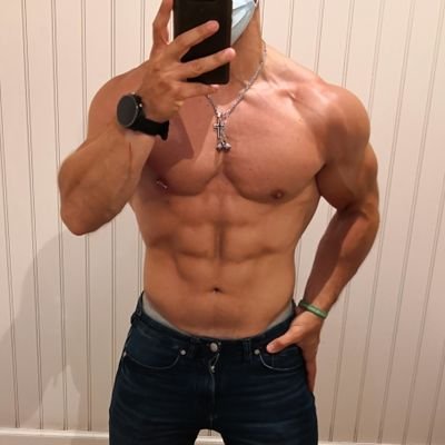 Chico de 34 años, acuario, deportista y con mucha ración de picante por las venas 🌶️ Aquí mi lado secreto… jugamos?🔥 Entrenador online 💪🏼