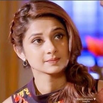 Jennyferr198's profile picture. One broken heart ! 
100% follow back ..