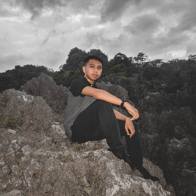 ambintang_'s profile picture. Jangan lupa bernafas :)
