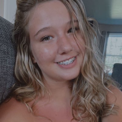 MaryCroyle7's profile picture. happy & grateful 🌼🍯💫