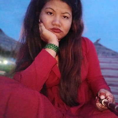 हिँडिरहेकाे कमिलालाई बाटाे छेक
तुरून्त उ अर्काे बाटाे खाेजेर गन्तव्यमा पुग्छ,त्यसैले कसैले अवराेध गर्दैमा अाफ्नाे लक्ष्य नत्याग।✊✊🌹