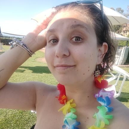She/Her. Attivista femminista, lgbtqi ally, antirazzista, cittadina del mondo. Toglietemi tutto ma non la musica. Datemi carta e penna e sarò una persona felice