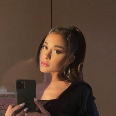 strwbryzeliz's profile picture. 🦋