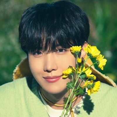 ❛ Since 𝟵𝟲´s 🌷: / 𝑙𝑜𝑛𝑑𝑜𝑛 𝐛𝐨𝐲/ 🗝♡ (𝑓.) ▸ 𝐦𝐢𝐧𝐭 𝐚𝐧𝐝 𝐬𝐭𝐫𝐚𝐰𝐛𝐞𝐫𝐫𝐲'𝒔 ˖ Possessor of heavenly and 𝐛𝐫𝐨𝐰𝐧-𝘦𝘺𝘦𝘴. : mᥙᥣtι-thᥱmᥲtιᥴ!
