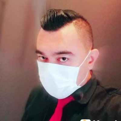 Along2402's profile picture. 