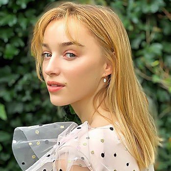 Your online home for everything Phoebe Dynevor! Note: we are NOT Phoebe. Follow her on Instagram @/phoebedynevor ⭐️