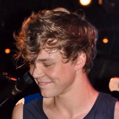 luke is my daddy and i love him so much || rp || 16+