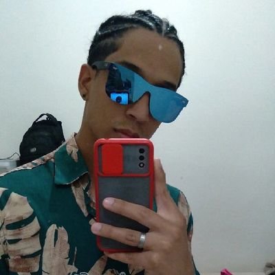 dissimulada que nem os olhos de cigana oblíqua da capitu