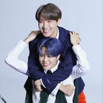 𝙿𝚊𝚛𝚔 𝙹𝚒𝚖𝚒𝚗 (박지민) - 𝙹𝚞𝚗𝚐 𝙷𝚘𝚜𝚎𝚘𝚔 (정호석) @BTS_twt
𝙻𝚎𝚎 𝙷𝚘𝚎 𝚃𝚊𝚎𝚔 (이회택) @CUBE_PTG