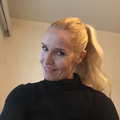 RiikkaHuotari1's profile picture. äiti, onnellinen pikkukylän asukas, kuntapäättäjä, pesistoimija, katse aina mieluummin tulevaisuuteen ja maailmalle, kuin omaan napaan.