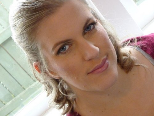 eimiNZ's profile picture. I love words and singing when no one's watching