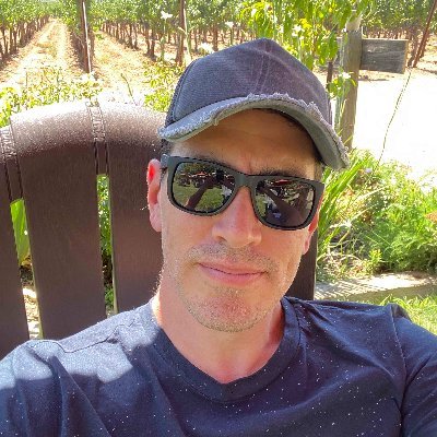 matiasburak's profile picture. Engineering Manager @ Facebook. Padre feliz. Fana de River y del futbol. Amante del 🍷 y la 🍺. Algún día correré una maratón.