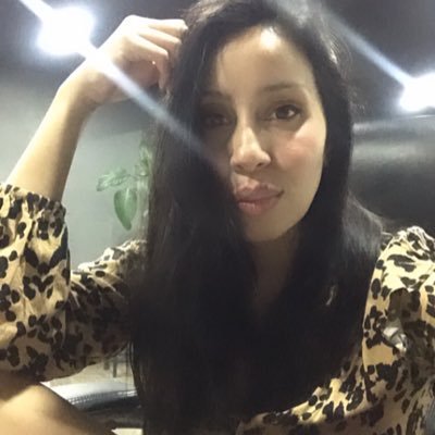 34. Aquí digo hasta lo que no💅🏻 Fui locutora, soy m-empresaria, soy mamá desmadrosa y soy mexicana (sí, así como decía el comercial).