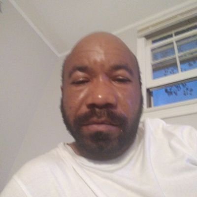 39 years old live in Hillsborough North Carolina just looking for people to talk to