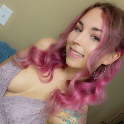 •Disneyland•Friends•Blink-182•animal lover• 8-18-18 💍 Instagram: @caitlinchipmunk