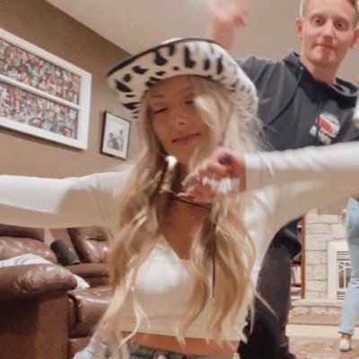 hannahhawky's profile picture. 