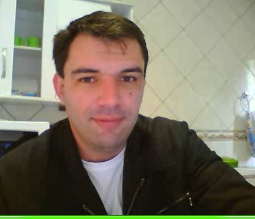 Catarinense, Estudante de Marketing Empresarial, Formado em Sistemas de Informações, Empresário, Professor.