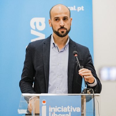 Gestor. Consultor. Analista Financeiro. Gosto de cá andar. Às vezes digo coisas. Coordenação @leirialiberal.
