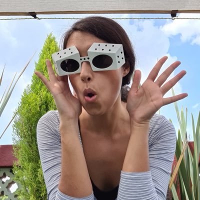 andreafmm's profile picture. Quiero ser coherente pero a veces lo único que logro es contradecirme.