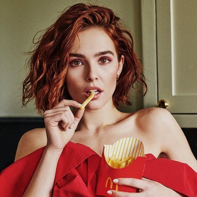 Fan account dedicated to American actress Zoey Deutch. We are not Zoey, you can follow her @zoeydeutch.