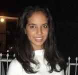 → A menina que cresceu rápido demais, de um jeito que ninguém percebeu. a menina que dá mais valor aos amigos do que a ela mesma.
