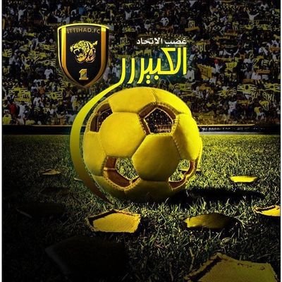 تعال ماحولك سوى قلب مغليك
مادام ريح الشوق صوبي تهبّك
لا تزعل إن شفت الخلايق تعاديك
غصبا على كل العواذل أحبّك !!♥️