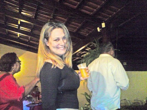 Pare de correr atrás, pare de se importar. Seja indisponível, desapegue. Pessoas gostam, do que não têm.