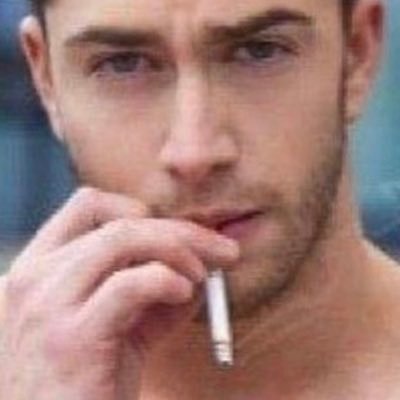 Straight man from New York … I like to see women start smoking and I love to suck pussy 👄🚬😘