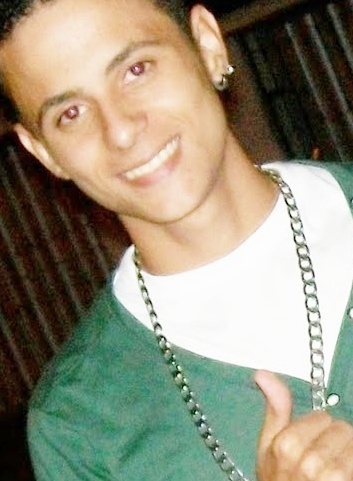gosto de quem gosta de miim, queem não gosta , que deite a br quando o caminhao passar ;) .