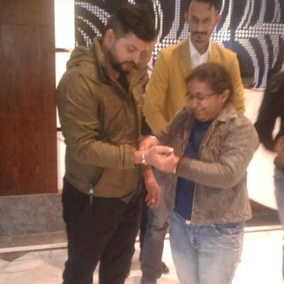 •Lucky fan and sister of Suresh Raina Bhaia❤️
•Met with him on 8-12-2018🌻
•Bibliophile📚
•Humanity is everything.