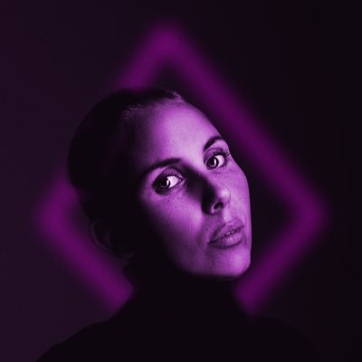 - خريجة كلية التصاميم والفنون بجامعة الاميرة نورة بنت عبدالرحمن 👩‍🎨. / إن كنت ستحاول فأذهب حتى النهاية وإلا فلا تبدأ 🧚🏼.