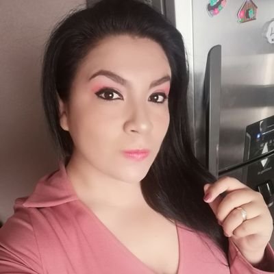 leslie_salinas's profile picture. 