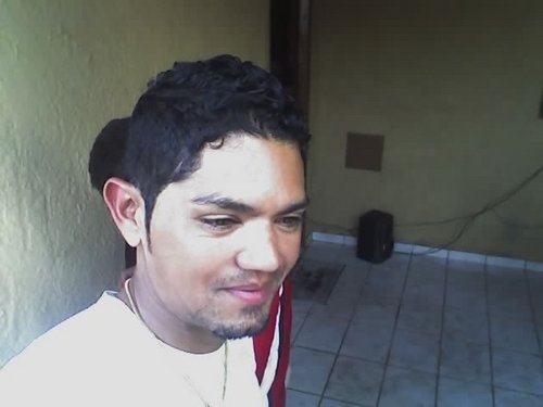 Sou um cara de bem com a  vida... Gosto de tudo aquilo que faz lembrar nosso Criador... Quero fazer amizades, e com esses aprender mais... Até mais.