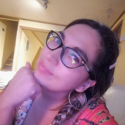Trabajadora social, mamá de hija TEA/CEA. Me preocupan alto costo y monopolio en Magallanes de opciones médicas y alto costo pasajes en avión.