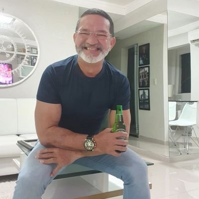 Um homem de 56 anos amante da vida e totalmente resolvido para viver ela