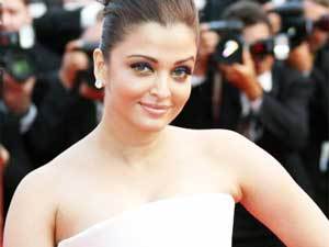 Aishwarya Rai Bachchan Facebook Fan Page in twitter
http://t.co/RPaTCs9AUK