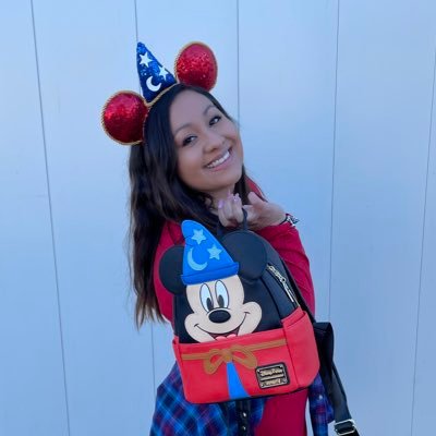 Dear Twitter, I love all things Disney and I’d love to use this account to be my Disney loving self. Love, Christina 💕✨