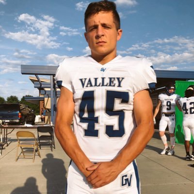 Grain Valley HS 2022 | 5’9” | 180 | 3.7GPA | RB/LB | 🏈 | First Team All-Conference | All-District | All-Suburban Middle Six